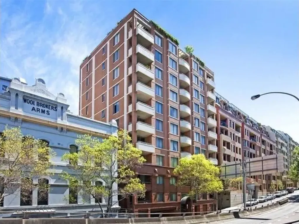 QUIET & CONVENIENCE IN DARLING HARBOUR WITH SECURE PARKING