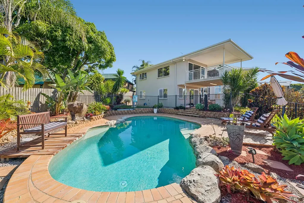 Redland Bay 5 Bedroom Elevated Family Haven with Bay Glimpses in Peaceful Cul-de-Sac