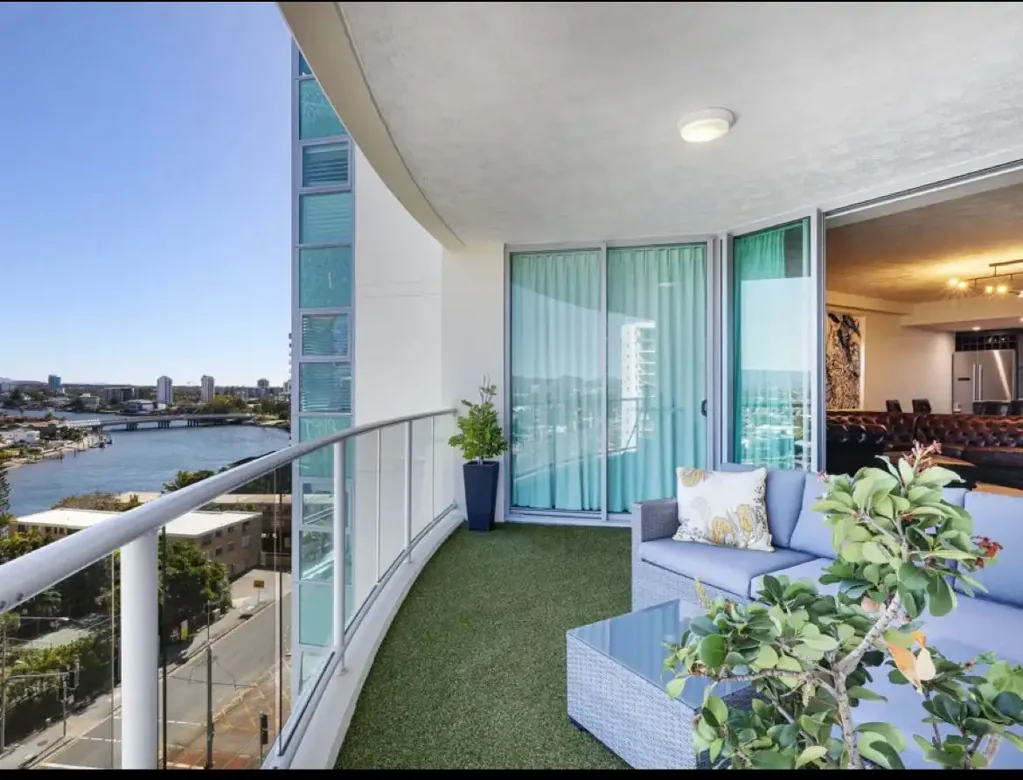 Fully Furnished Residence in 'The Wings' Surfers Paradise