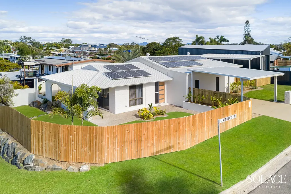 Tannum Sands 4房  Completely Reimagined Family Living with Contemporary Style & Coastal Convenience!