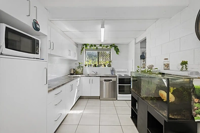 West End 2બેડરૂમ Spacious and Private Wrap-Around Courtyard