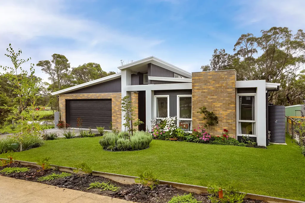 Colo Vale 4房  Your Serene Sanctuary: Spacious Family Home with Acreage Views