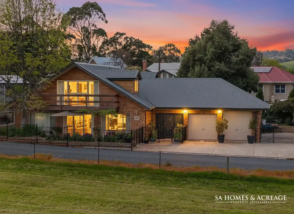 Kersbrook 4침실 Architectural Brilliance with a Country Soul!