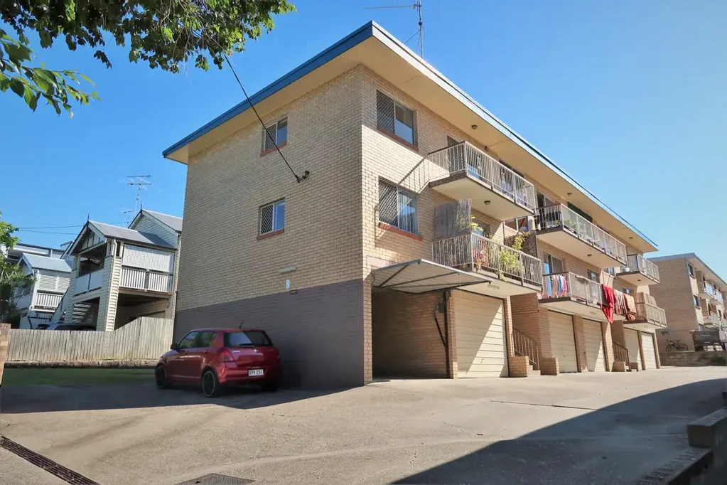 2 BEDROOM UNIT CLOSE TO CBD