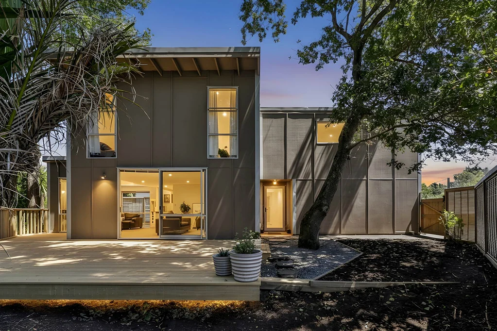 Titirangi 4 Bedroom Modern, Massive & Must be SOLD!
