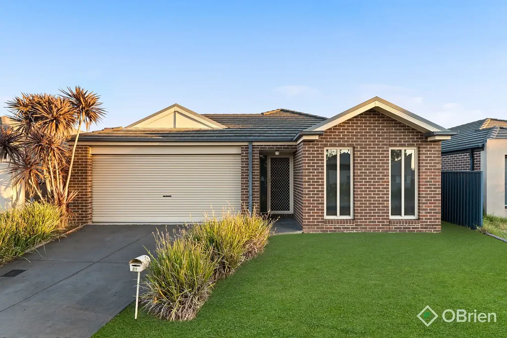 Low-Maintenance & Convenient Family Home for Lease – Prime Lakeside, Pakenham Location!