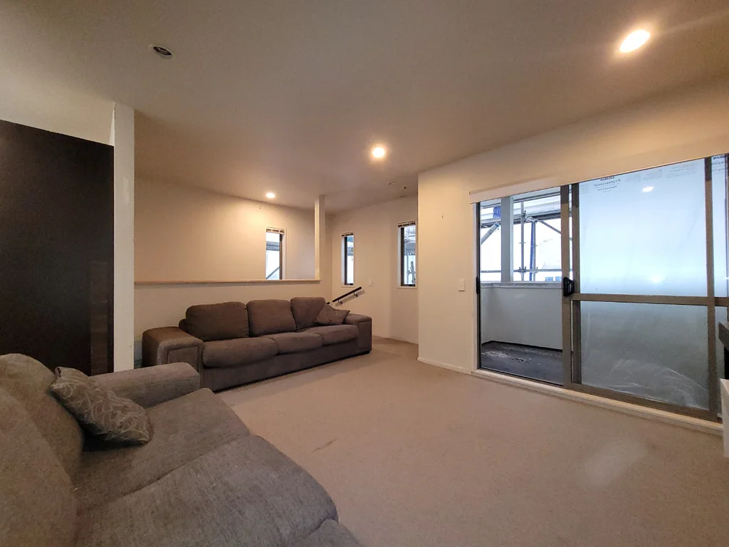 Upstairs 1 Bedroom Unit in Providence