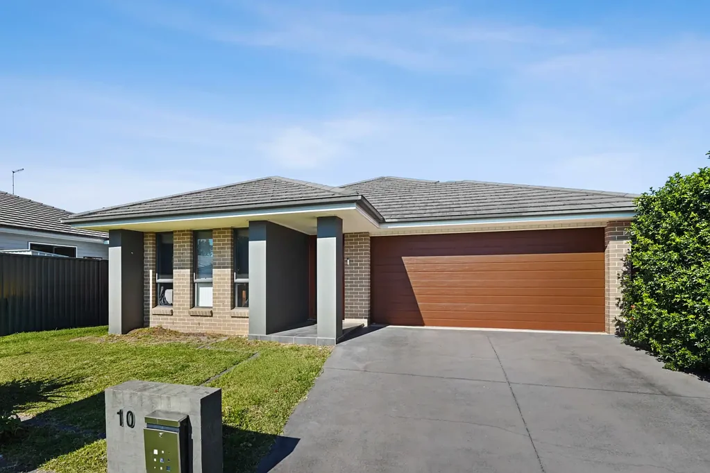 Spring Farm 4Kwarto Modern Family Home with Space, Comfort & Convenience