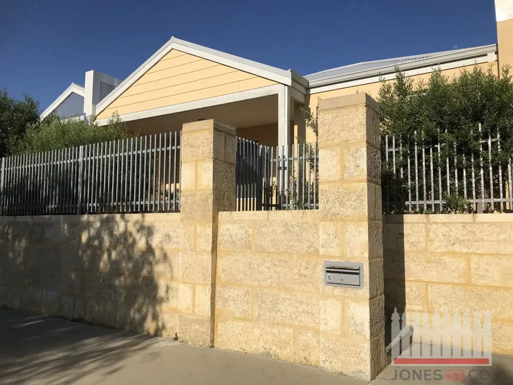Home Overlooking Leafy Mullins Park