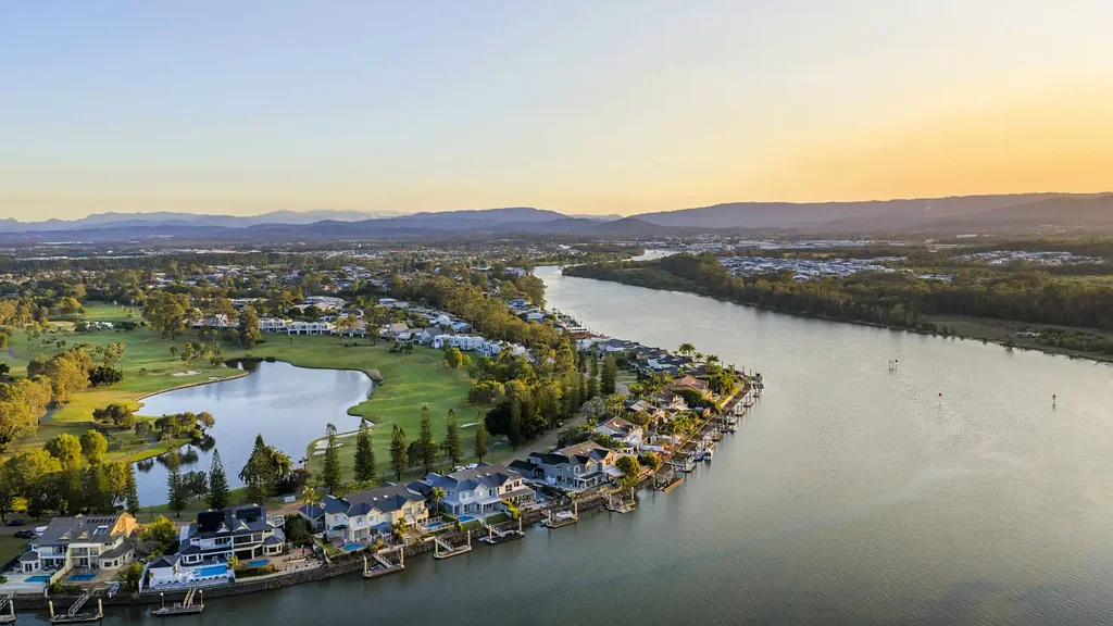 Hope Island 4غرفة نوم An Ultra-Rare Riverfront & Golf Course Position - Spectacularly Renovated