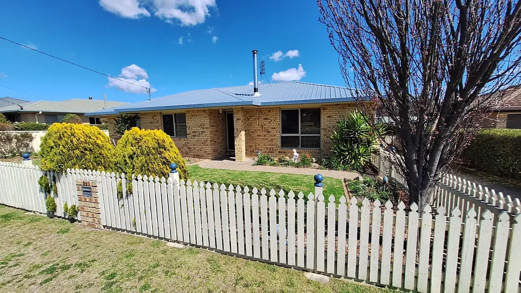 Stanthorpe 3침실 Exceptionally Well Presented Brick Home