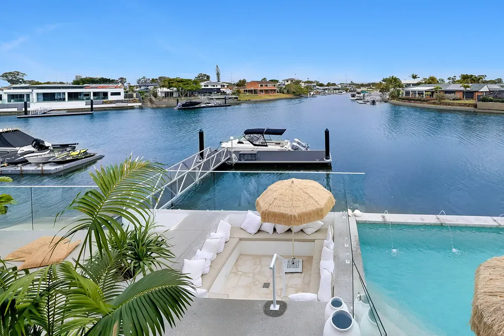 33 Kikori Crescent, Runaway Bay, QLD 4216
