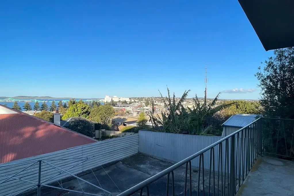 Centrally Located Bedsit in a quiet unit complex