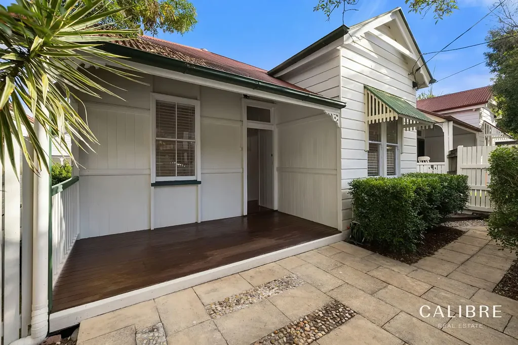 Freshly Painted Cottage Located in Paddington!