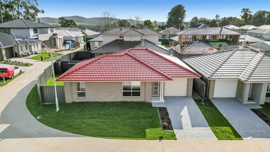 MODERN 3 BEDROOM HOME