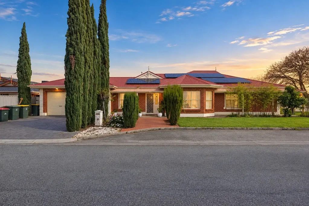 Glengowrie 5Kwarto Generous Family Living Close to the Coast: Nest or Invest with Update Potential