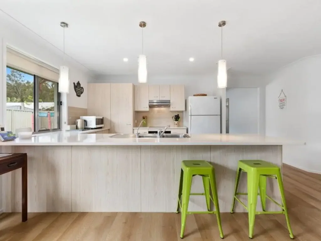 Spacious 4 bedroom family home in Koala Beach