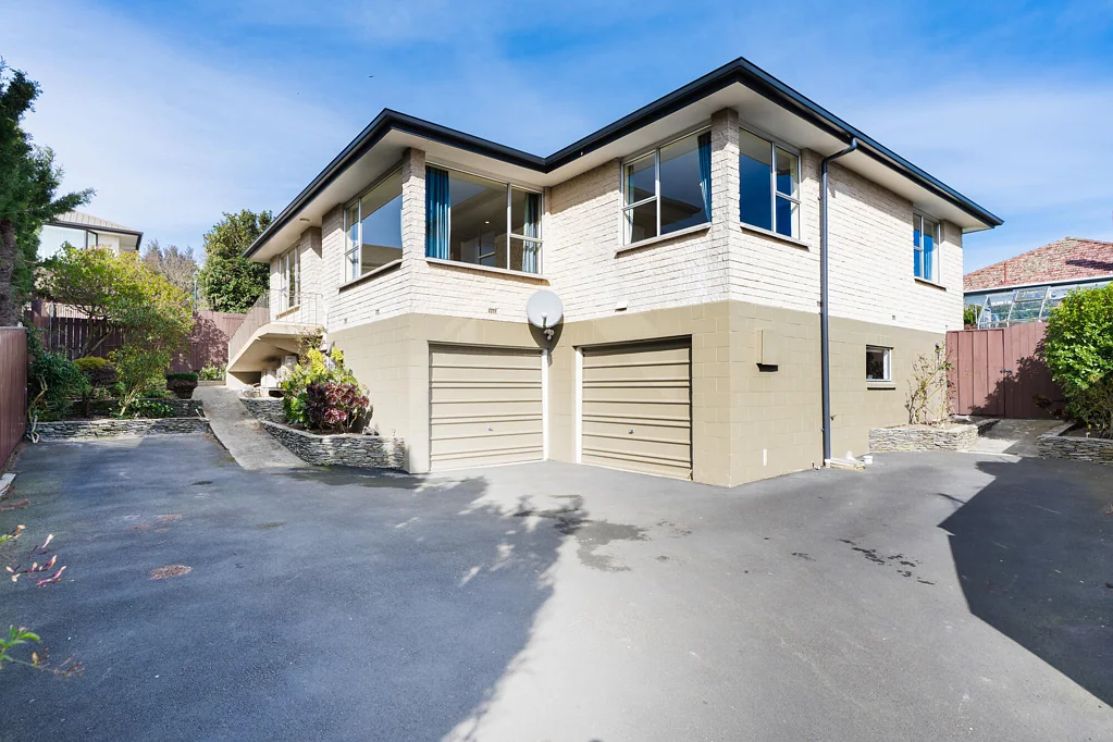Waverley 3 Bedroom Well positioned with sun, space and outlooks