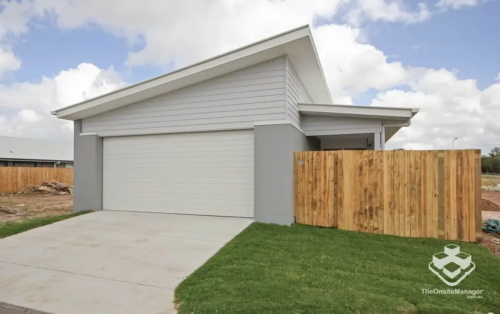 Close to Everything- Double Garage Morden Home