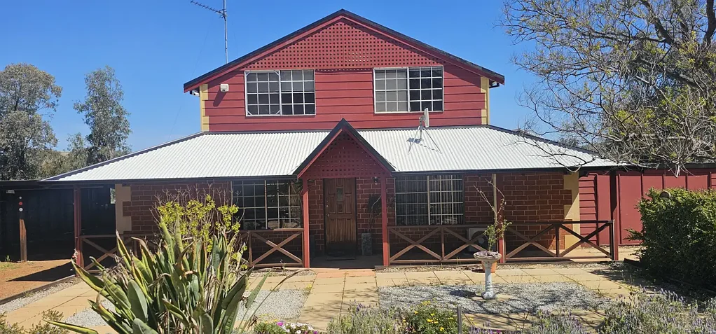 Spacious 2 storey country retreat on 5 Acres with powered workshop and entertaining areas