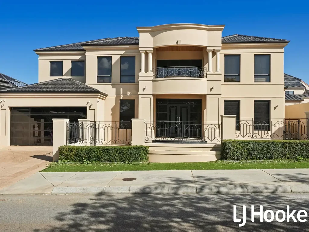 QUALITY EXECUTIVE HOME IN PRIME LOCATION - FURNISHED!
