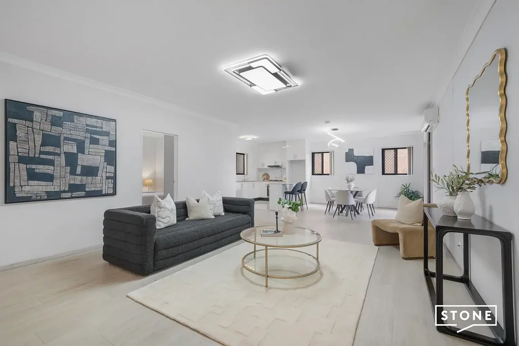 Lidcombe 3房 宽敞三卧公寓 两个阳台 主卧套间 现代厨房 双车位安全 便利生活配套 Elegant Three Bedroom Residence with Two Balconies