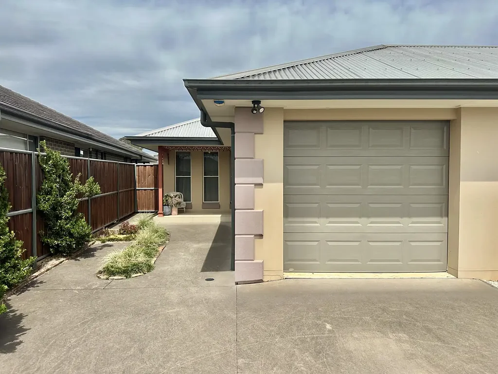 Modern and Low Maintenance living in Peaceful Elderslie