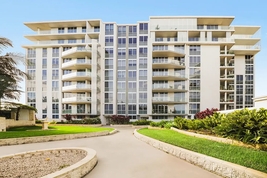 Strathfield 2ਬੈੱਡਰੂਮ Spacious Two-Bedroom Plus Study Apartment with Expansive Courtyard in The Greens