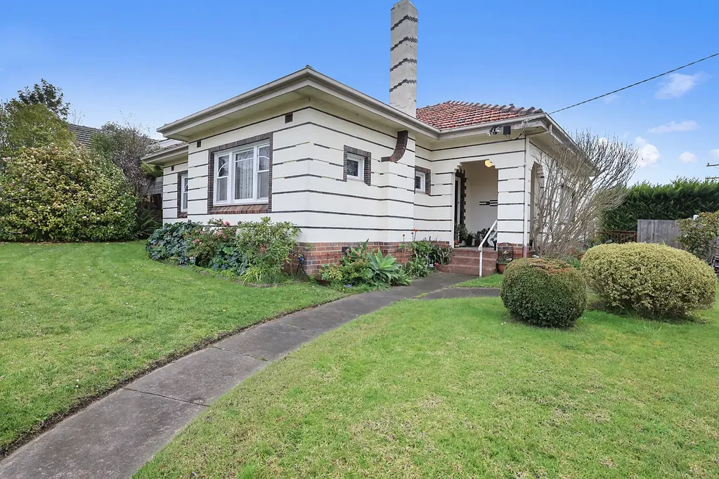 Traralgon 3બેડરૂમ CHARACTER, POTENTIAL AND INNER TOWN CONVENIENCE