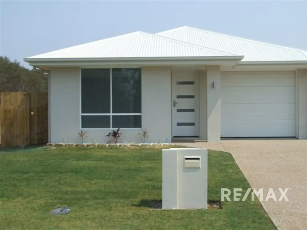 Spacious & Modern 2-Bedroom Duplex in Quiet Cul-de-sac – Ideal Location!