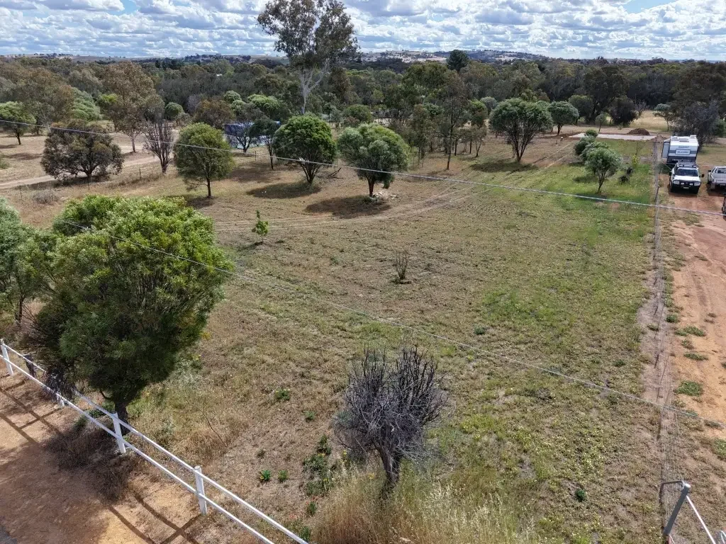 Beverley Country Charm and Space – 3,133m² Block with Services Available