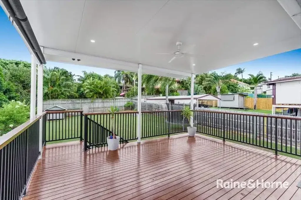 Surely to Impress in a highly sought-after pocket of Wynnum West,