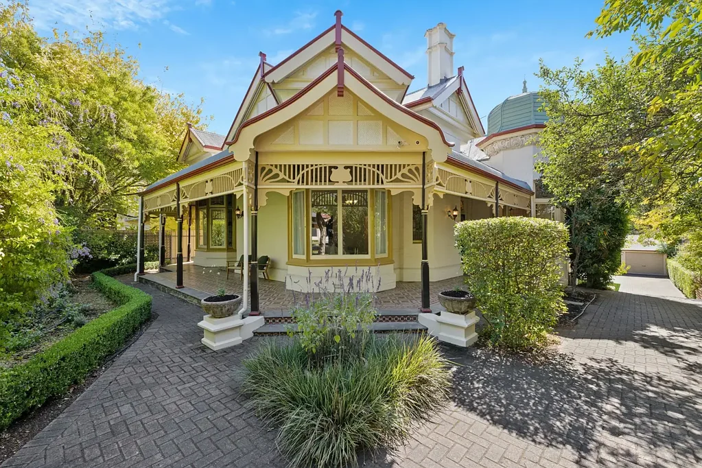 Unley 4Zimmer UNDER CONTRACT BY HAMISH MILL - WILLIAMS LUXURY - Iconic Queen Anne Villa - Landmark Prestige with a King William Road Ticket to Lifestyle.