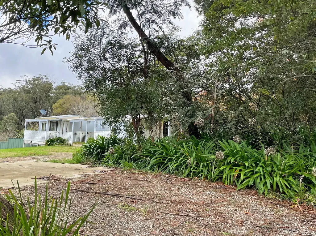Bullaburra 2Moenga 2 Bedroom Cottage with 2 sheds/studios, avail for home occuptation STC approval
