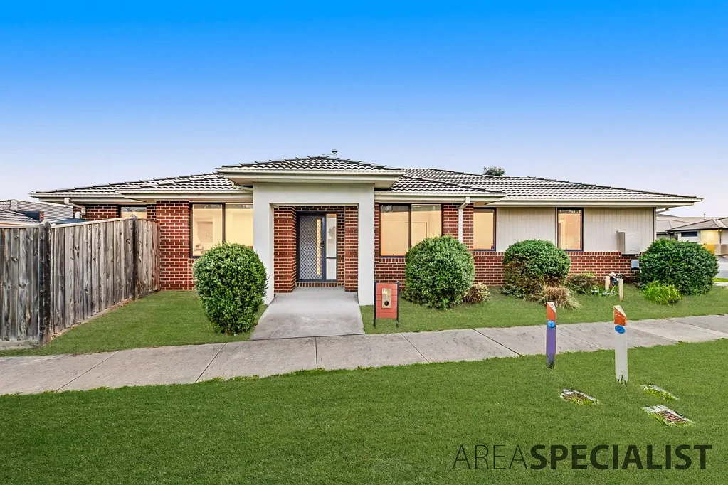 Pakenham 3Habitaciones Park-Facing Perfection in the Sought-After Devonia Estate