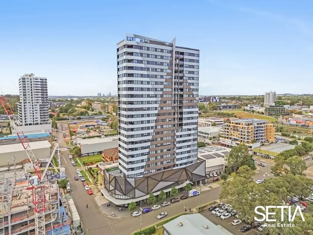 Blacktown 2房 中心地段便利 19楼壮丽景观 两卧带套间 开放式厨餐区 厨师梦厨房 现代双浴室 安全车位储物 Luxury, Lifestyle & Convenience