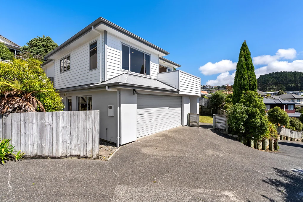 Churton Park 3침실 Spacious! Available - Asking Price $939k