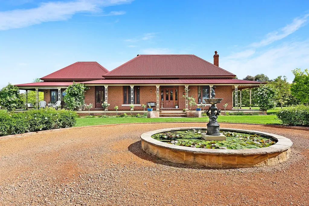 Mudgee Elegant country lifestyle property with working farm