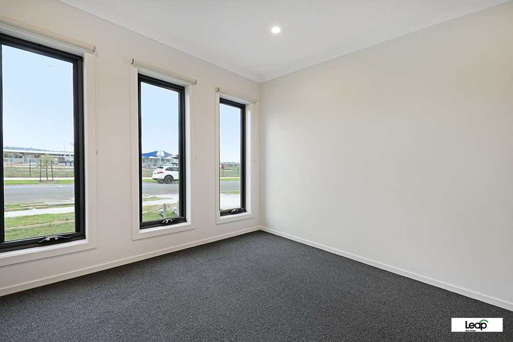 12 MACKINAC AV, WALLAN VIC 3756, 0 chambres, 0 salles de bain, House