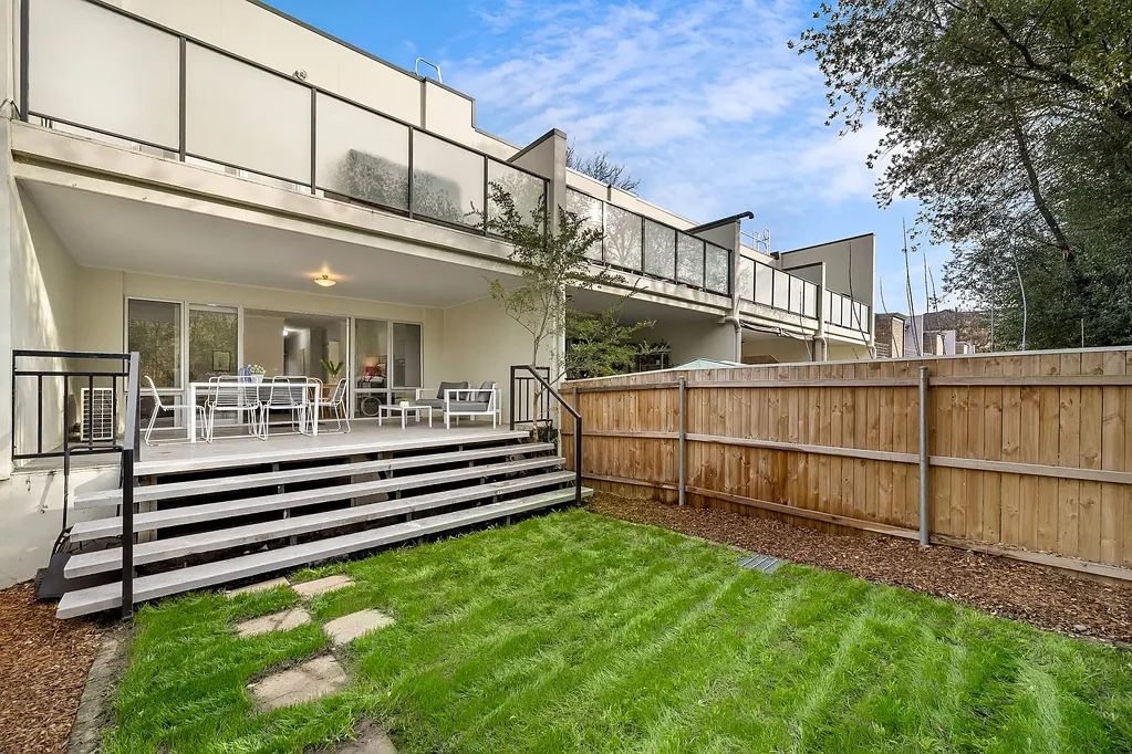 Braddon 1房  North Facing Plus Large Alfresco Terrace & Courtyard.