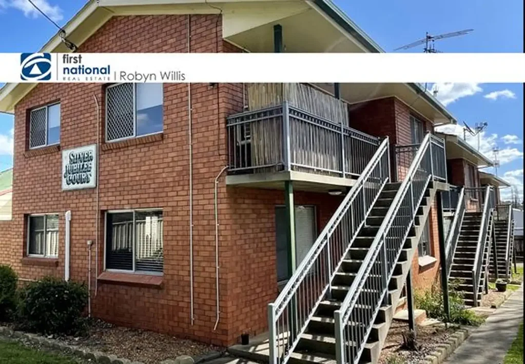 Easy living, Close to town!