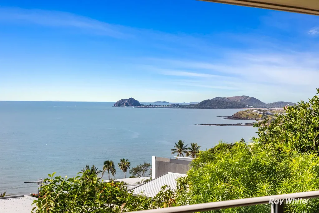 Yeppoon 4chambre Stunning Family Home with Spectacular Ocean Views - Heart of Yeppoon!