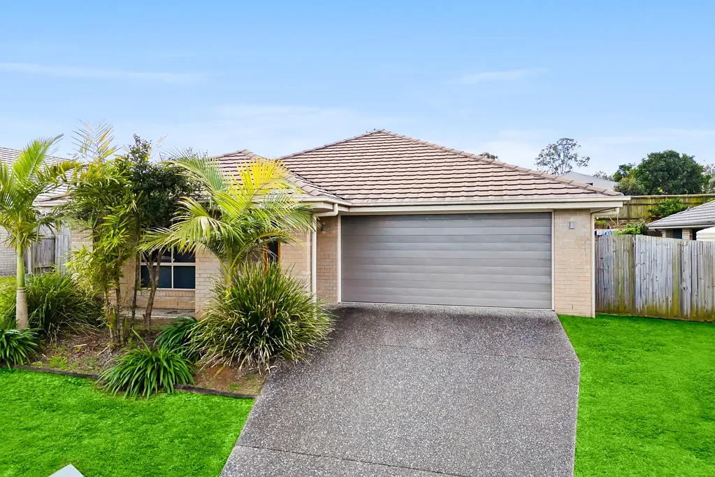 33 Phoebe Way, Gleneagle, QLD 4285