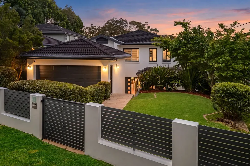 Seaforth 5 Bedroom Spacious family-ready home with bushland and Bantry Bay outlook