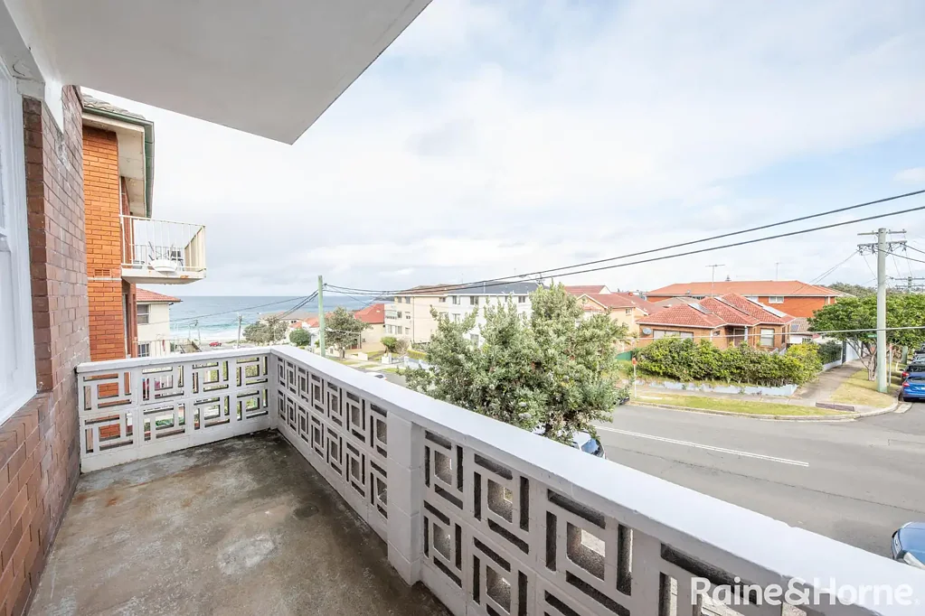 Coastal Convenience Just 200 Metres from Maroubra Beach