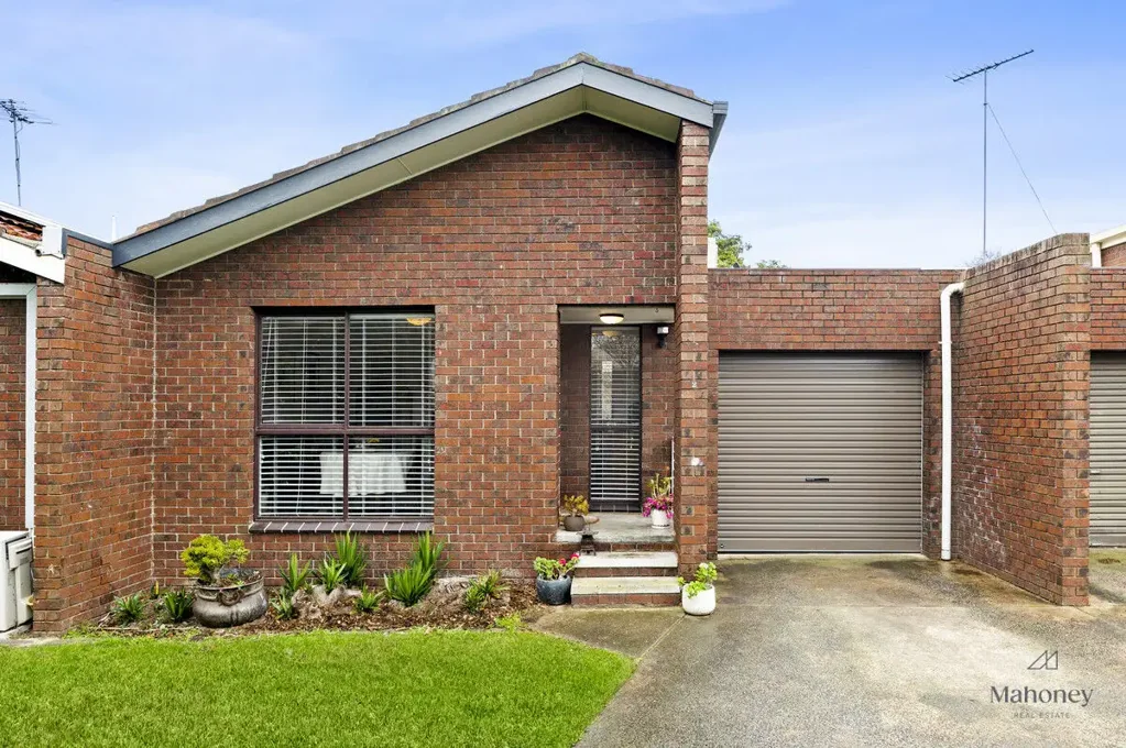 2/49 Oberon Drive, Belmont, VIC 3216