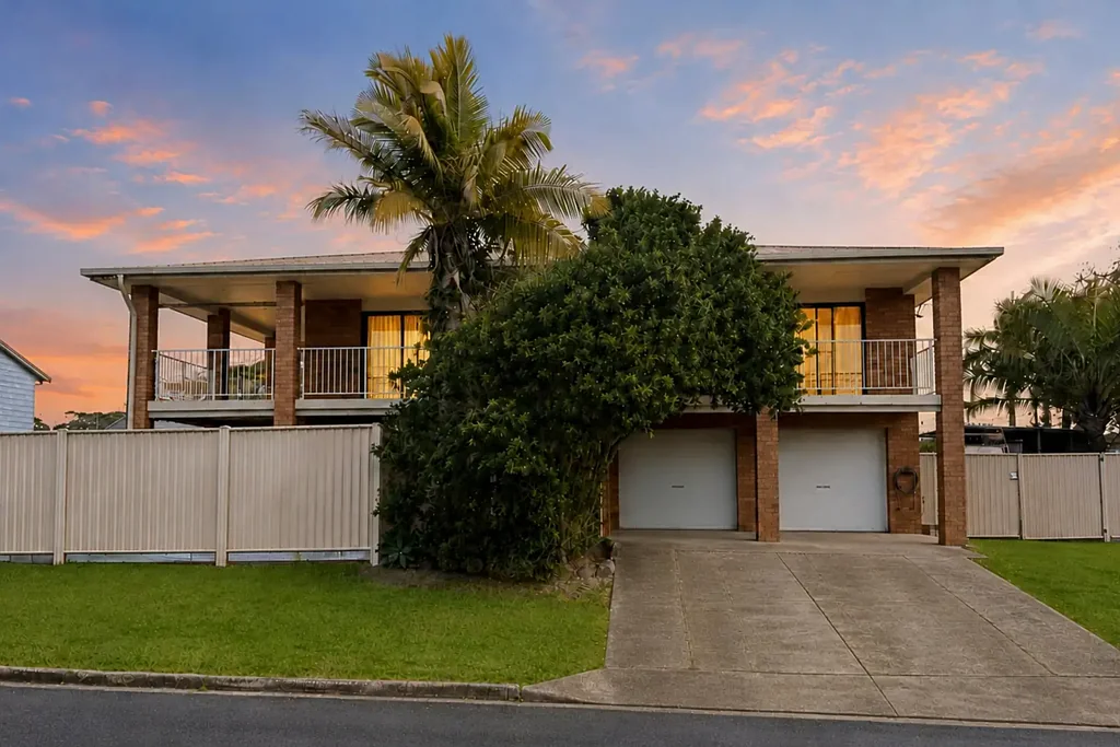 Corindi Beach 5房  Spacious Coastal Home With Dual Living Potential