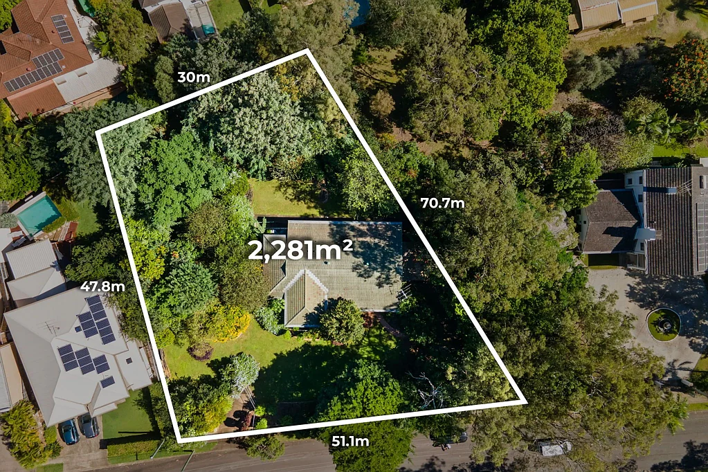 Kenmore Hills 4غرفة نوم Renovate, Rebuild or Subdivide (STCA) - Exclusive 2,281sqm Opportunity in Kenmore Hills