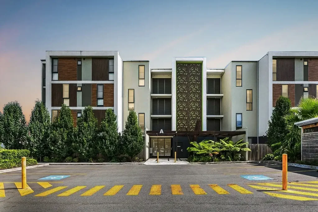 SPACIOUS MODERN APARTMENT IN EXCLUSIVE POCKET!
