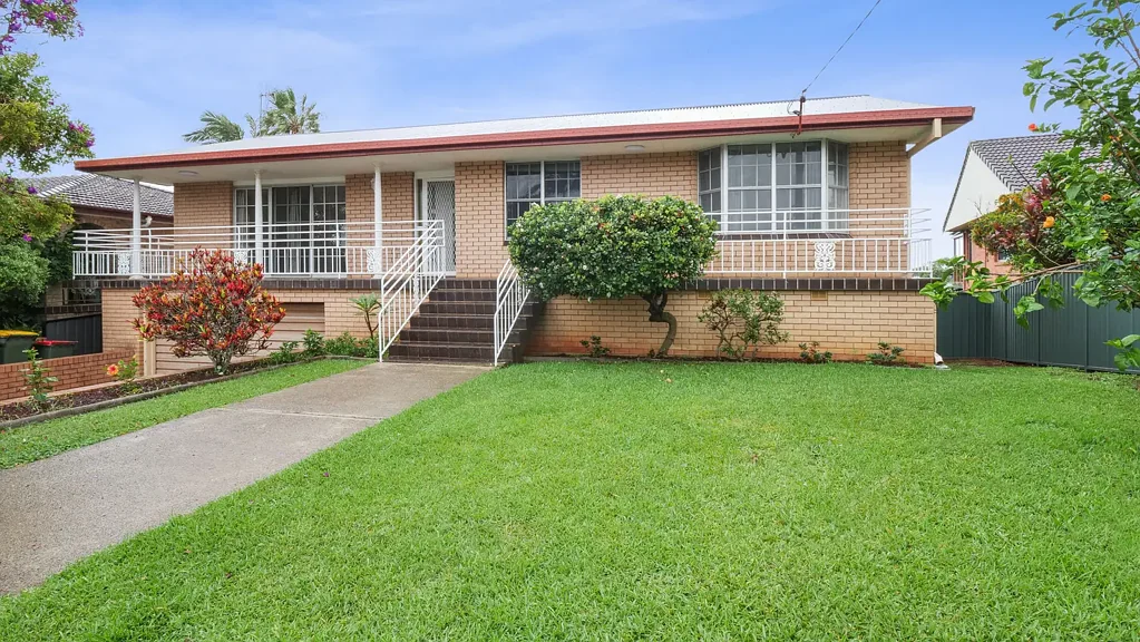 Port Macquarie 3房  Crystal Clear Instructions to Sell-Ocean Views and Walk to Beach Lifestyle